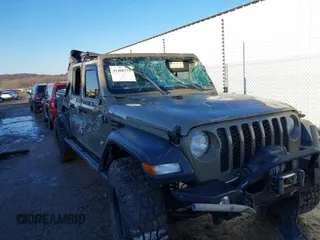 2020 Jeep Gladiator Sport S with VIN 1C6HJTAG0LL169992, listed as a IAAI auction lot 41488773 with Not Provided miles. Bid and sale history available at carsss.com. Image 6.