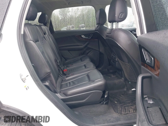 2017 Audi Q7 Premium Plus with VIN WA1LAAF78HD033170, listed as a IAAI auction lot 42212382 with 101,904 mi miles. Bid and sale history available at carsss.com. Image 8.