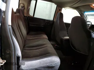 2004 Dodge Dakota Sport z VIN 1D7HG38KX4S782636, wystawiony jako Copart lot #88805195 z przebiegiem 151 620 mil mil oraz Szkoda całkowita • Salvage title. Historia ofert i sprzedaży dostępna na DreamBid. Obrazek 10.