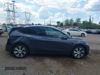 2021 Tesla Model Y Long Range z VIN 5YJYGDEE6MF070068, wystawiony jako IAAI lot #42224634 z przebiegiem 33 850 mil mil oraz . Historia ofert i sprzedaży dostępna na DreamBid. Obrazek 13.
