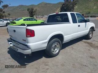 2000 GMC Sonoma SLS with VIN 1GTCS19W3Y8198980, listed as a IAAI auction lot 41929335 with 272,989 mi miles and . Bid and sale history available at DreamBid. Image 4.