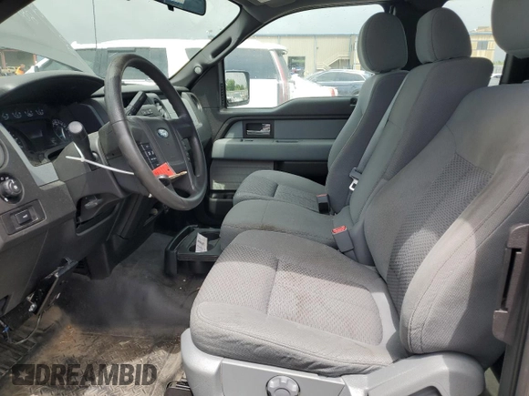 2013 Ford F-150 XL z VIN 1FTFX1CF5DKE98086, wystawiony jako Copart lot #54669725 z przebiegiem 83 569 mil mil oraz Czysty tytuł • Clean title. Historia ofert i sprzedaży dostępna na DreamBid. Obrazek 7.