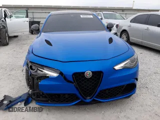 2020 Alfa Romeo Giulia Quadrifoglio with VIN ZARFAMEV5L7633985, listed as a Copart auction lot 40898243 with 17,524 mi miles. Bid and sale history available at carsss.com. Image 5.