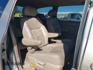 2001 Toyota Sienna LE with VIN 4T3ZF13C01U381668, listed as a IAAI auction lot 41653318 with 272,317 mi miles. Bid and sale history available at carsss.com. Image 8.