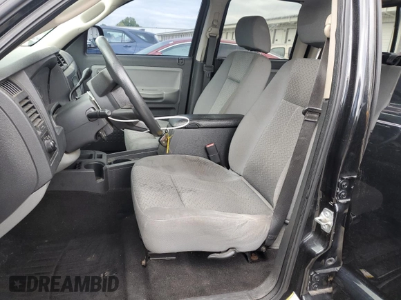 2008 Dodge Dakota SXT z VIN 1D7HW38K28S592709, wystawiony jako Copart lot #55326725 z przebiegiem 193 137 mil mil oraz Szkoda całkowita • Salvage title. Historia ofert i sprzedaży dostępna na DreamBid. Obrazek 7.