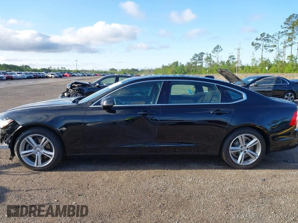 2018 Volvo S90 Momentum with VIN LVY982AK2JP023132, listed as a IAAI auction lot 41977080 with 98,514 mi miles. Bid and sale history available at carsss.com. Image 14.