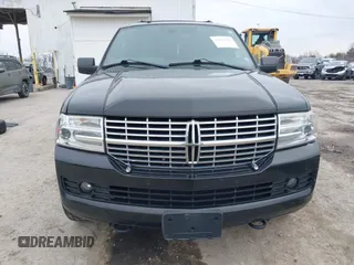 2012 Lincoln Navigator z VIN 5LMJJ2J50CEL04050, wystawiony jako IAAI lot #41659496 z przebiegiem 177 120 mil mil oraz . Historia ofert i sprzedaży dostępna na DreamBid. Obrazek 12.