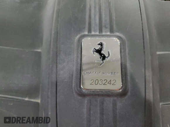 2014 Ferrari F12 z VIN ZFF74UHT5E0203242, wystawiony jako Copart lot #39032483 z przebiegiem 7 926 mil mil oraz Szkoda całkowita • Salvage title. Historia ofert i sprzedaży dostępna na DreamBid. Obrazek 10.