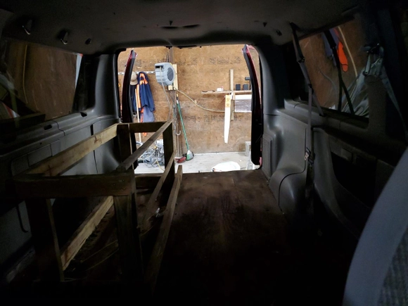 2000 Ford Econoline Cargo with VIN 1FMNE31L5YHA02689, listed as a Copart auction lot 49224125 with 249,120 mi miles and Salvage Title. Bid and sale history available at DreamBid. Image 10.
