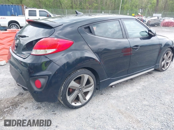 2013 Hyundai Veloster Turbo z VIN KMHTC6AE7DU106831, wystawiony jako IAAI lot #42115348 z przebiegiem 166 914 mil mil oraz . Historia ofert i sprzedaży dostępna na DreamBid. Obrazek 4.