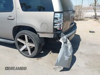 2007 Chevrolet Tahoe LT z VIN 1GNFC13077R226276, wystawiony jako IAAI lot #42232796 z przebiegiem 169 595 mil mil oraz . Historia ofert i sprzedaży dostępna na DreamBid. Obrazek 6.