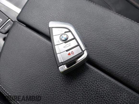 2019 BMW 6 Series 640i xDrive z VIN WBAJV6C56KBK09053, wystawiony jako IAAI lot #42108336 z przebiegiem 55 176 mil mil oraz . Historia ofert i sprzedaży dostępna na DreamBid. Obrazek 11.