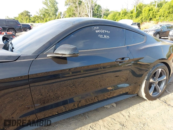 2015 Ford Mustang EcoBoost z VIN 1FA6P8TH1F5303375, wystawiony jako IAAI lot #40158795 z przebiegiem 134 668 mil mil oraz . Historia ofert i sprzedaży dostępna na DreamBid. Obrazek 13.