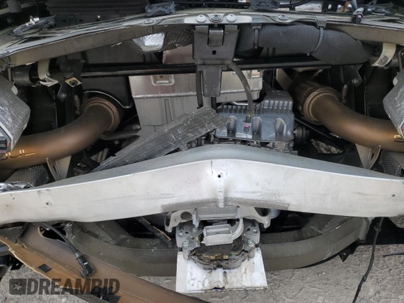 2018 Audi R8 z VIN WUAVACFX8J7900987, wystawiony jako Copart lot #45409684 z przebiegiem 6572 mil mil oraz . Historia ofert i sprzedaży dostępna na DreamBid. Obrazek 11.