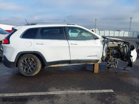 2014 Jeep Cherokee Latitude with VIN 1C4PJMCS0EW282418, listed as a IAAI auction lot 41338293 with 119,819 mi miles. Bid and sale history available at carsss.com. Image 14.