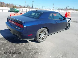 2013 Dodge Challenger R/T z VIN 2C3CDYBT7DH679522, wystawiony jako IAAI lot #41387221 z przebiegiem 122 147 mil mil oraz . Historia ofert i sprzedaży dostępna na DreamBid. Obrazek 4.
