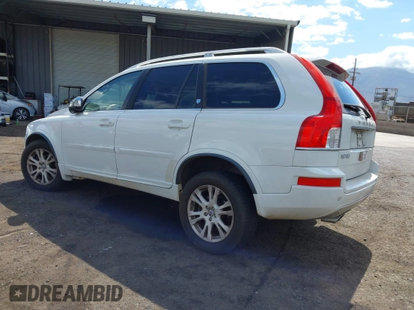 2013 Volvo XC90 Premier Plus z VIN YV4952CY3D1657314, wystawiony jako IAAI lot #42477546 z przebiegiem 104 693 mil mil oraz . Historia ofert i sprzedaży dostępna na DreamBid. Obrazek 3.