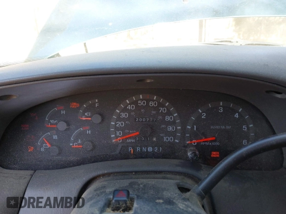 1997 Ford F-150 XL with VIN 1FTDX1860VNA37152, listed as a IAAI auction lot 41713372 with 200,777 mi miles. Bid and sale history available at carsss.com. Image 7.