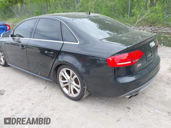 2011 Audi S4 Premium Plus z VIN WAUBGAFL7BA079009, wystawiony jako IAAI lot #42309921 z przebiegiem 117 662 mil mil oraz . Historia ofert i sprzedaży dostępna na DreamBid. Obrazek 3.