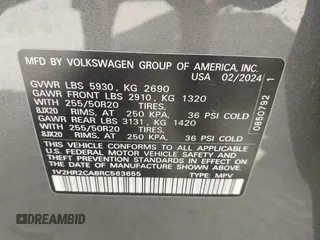 2024 Volkswagen Atlas SE z VIN 1V2HR2CA8RC563655, wystawiony jako IAAI lot #42586812 z przebiegiem 36 426 mil mil oraz . Historia ofert i sprzedaży dostępna na DreamBid. Obrazek 9.