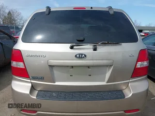 2009 Kia Sorento LX with VIN KNDJC735X95873640, listed as a IAAI auction lot 41918106 with 120,179 mi miles. Bid and sale history available at carsss.com. Image 16.