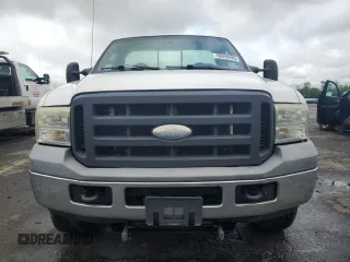 2006 Ford F-250 XL with VIN 1FTNF21516EB36255, listed as a Copart auction lot 60056485 with 117,481 mi miles and Salvage title. Bid and sale history available at DreamBid. Image 5.