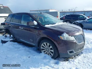 2011 Lincoln MKX with VIN 2LMDJ8JKXBBJ00587, listed as a IAAI auction lot 41576489 with 169,456 mi miles. Bid and sale history available at carsss.com. Image 1.
