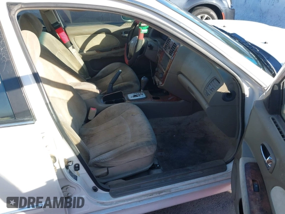 2002 Hyundai Sonata GLS with VIN KMHWF35H72A678701, listed as a IAAI auction lot 41335017 with 196,926 mi miles. Bid and sale history available at carsss.com. Image 5.