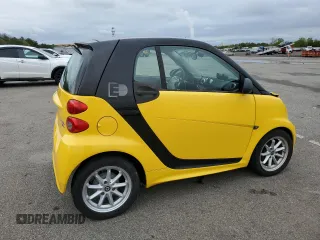 2015 Smart fortwo Passion z VIN WMEEJ9AA5FK831751, wystawiony jako Copart lot #58025575 z przebiegiem 55 512 mil mil oraz Szkody całkowita. Historia ofert i sprzedaży dostępna na DreamBid. Obrazek 3.