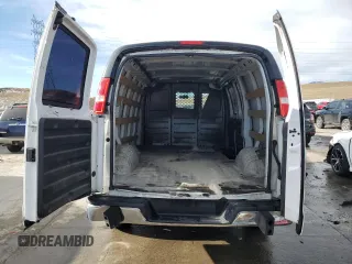 2020 GMC Savana Cargo z VIN 1GTW7AFGXL1264289, wystawiony jako Copart lot #46355335 z przebiegiem 112 214 mil mil oraz Szkoda całkowita • Salvage title. Historia ofert i sprzedaży dostępna na DreamBid. Obrazek 6.