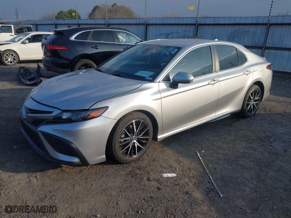 2021 Toyota Camry SE Nightshade with VIN 4T1G11AK5MU497350, listed as a IAAI auction lot 41508646 with 33,033 mi miles. Bid and sale history available at carsss.com. Image 22.