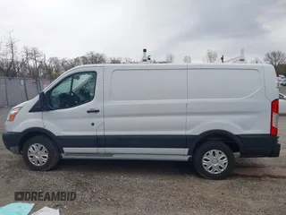 2019 Ford Transit z VIN 1FTYR1ZM4KKB00758, wystawiony jako IAAI lot #42006896 z przebiegiem 67 270 mil mil oraz . Historia ofert i sprzedaży dostępna na DreamBid. Obrazek 14.