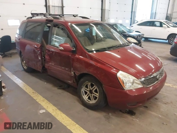 2011 Kia Sedona LX with VIN KNDMG4C78B6411157, listed as a IAAI auction lot 40671496 with 153,768 mi miles. Bid and sale history available at carsss.com. Image 1.