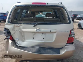 2006 Toyota Highlander z VIN JTEGP21A560125805, wystawiony jako IAAI lot #40142399 z przebiegiem 127 578 mil mil oraz . Historia ofert i sprzedaży dostępna na DreamBid. Obrazek 6.