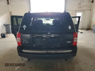 2016 Jeep Patriot Latitude z VIN 1C4NJRFB1GD799628, wystawiony jako Copart lot #60690555 z przebiegiem 43 021 mil mil oraz Szkoda całkowita • Salvage title. Historia ofert i sprzedaży dostępna na DreamBid. Obrazek 6.