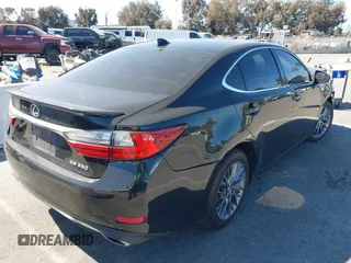 2018 Lexus ES with VIN 58ABK1GG7JU091598, listed as a IAAI auction lot 41712081 with 155,015 mi miles. Bid and sale history available at carsss.com. Image 4.