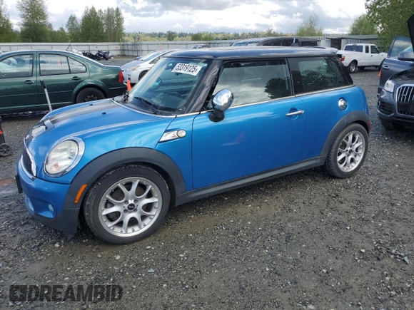 2008 MINI Hardtop S z VIN WMWMF73558TV33839, wystawiony jako Copart lot #53319125 z przebiegiem 141 830 mil mil oraz Czysty tytuł • Clean title. Historia ofert i sprzedaży dostępna na DreamBid. Obrazek 1.