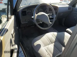 1993 Toyota Pickup DLX z VIN JT4RN93P7P5080335, wystawiony jako Copart lot #84757234 z przebiegiem 162 290 mil mil oraz Szkoda całkowita • Salvage title. Historia ofert i sprzedaży dostępna na DreamBid. Obrazek 8.