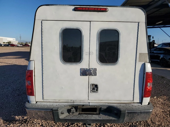 2007 Chevrolet Silverado 1500 Work Truck with VIN 1GCEC14C27Z519967, listed as a Copart auction lot 43185905 with 325,624 mi miles and Salvage Title. Bid and sale history available at carsss.com. Image 10.