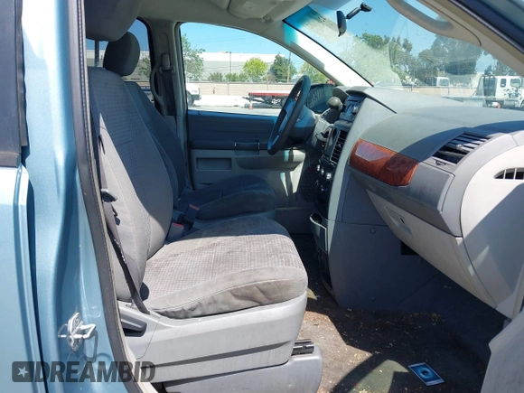 2008 Chrysler Town & Country LX with VIN 2A8HR44HX8R150286, listed as a IAAI auction lot 42040682 with 204,499 mi miles. Bid and sale history available at carsss.com. Image 5.