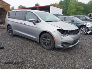 2018 Chrysler Pacifica Touring L z VIN 2C4RC1BG6JR172250, wystawiony jako IAAI lot #42338521 z przebiegiem 105 101 mil mil oraz . Historia ofert i sprzedaży dostępna na DreamBid. Obrazek 1.