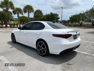 2022 Alfa Romeo Giulia Veloce z VIN ZARFANBN3N7653990, wystawiony jako Copart lot #47419695 z przebiegiem 35 225 mil mil oraz Tytuł czysty. Historia ofert i sprzedaży dostępna na DreamBid. Obrazek 3.
