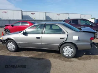 1997 Toyota Camry LE z VIN 4T1BF22K1VU025776, wystawiony jako IAAI lot #42270137 z przebiegiem 168 299 mil mil oraz . Historia ofert i sprzedaży dostępna na DreamBid. Obrazek 15.