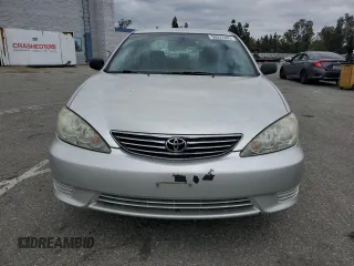 2005 Toyota Camry STD z VIN 4T1BE32K35U558818, wystawiony jako Copart lot #56023365 z przebiegiem 109 917 mil mil oraz Szkoda całkowita • Salvage title. Historia ofert i sprzedaży dostępna na DreamBid. Obrazek 5.