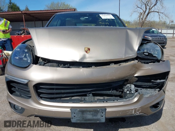 2016 Porsche Cayenne z VIN WP1AA2A2XGKA15096, wystawiony jako IAAI lot #41868566 z przebiegiem 93 640 mil mil oraz . Historia ofert i sprzedaży dostępna na DreamBid. Obrazek 6.