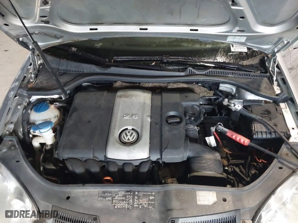 2005 Volkswagen Jetta Sedan 2.5L with VIN 3VWRG71KX5M621338, listed as a IAAI auction lot 41103449 with 210,749 mi miles. Bid and sale history available at carsss.com. Image 10.