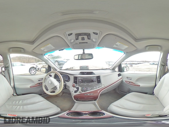 2012 Toyota Sienna XLE z VIN 5TDDK3DC6CS043440, wystawiony jako Copart lot #50408865 z przebiegiem 229 239 mil mil oraz Szkoda całkowita • Salvage title. Historia ofert i sprzedaży dostępna na DreamBid. Obrazek 13.