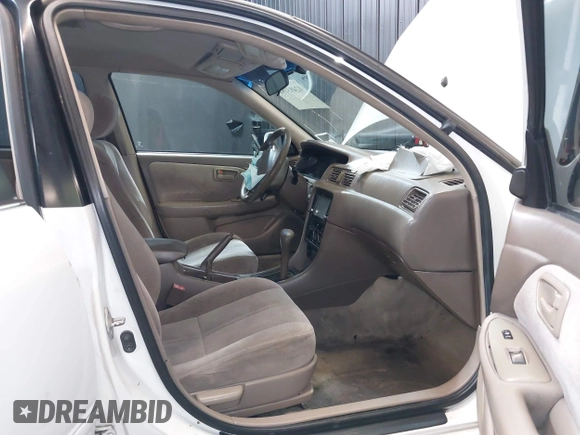 1999 Toyota Camry LE z VIN 4T1BG22K1XU888402, wystawiony jako IAAI lot #42483791 z przebiegiem 149 512 mil mil oraz . Historia ofert i sprzedaży dostępna na DreamBid. Obrazek 5.