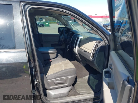 2009 Dodge 1500 Laramie z VIN 1D3HV13T09S758249, wystawiony jako IAAI lot #41923451 z przebiegiem 238 116 mil mil oraz . Historia ofert i sprzedaży dostępna na DreamBid. Obrazek 5.