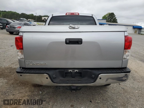 2013 Toyota Tundra Limited z VIN 5TFFY5F18DX136180, wystawiony jako Copart lot #51525745 z przebiegiem Nie podano mil oraz Szkoda całkowita • Salvage title. Historia ofert i sprzedaży dostępna na DreamBid. Obrazek 6.